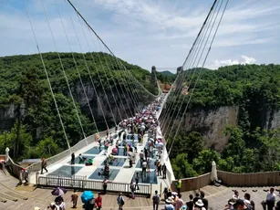 Szklany most i kanion Zhangjiajie