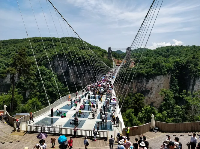 Szklany most i kanion Zhangjiajie