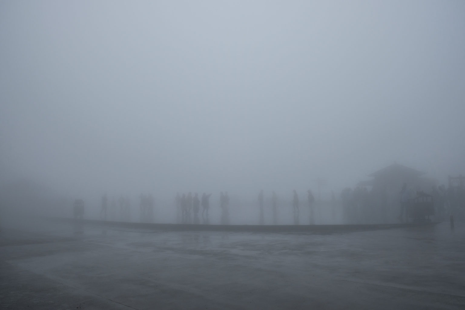 Mgła u podnóża góry Tianmen