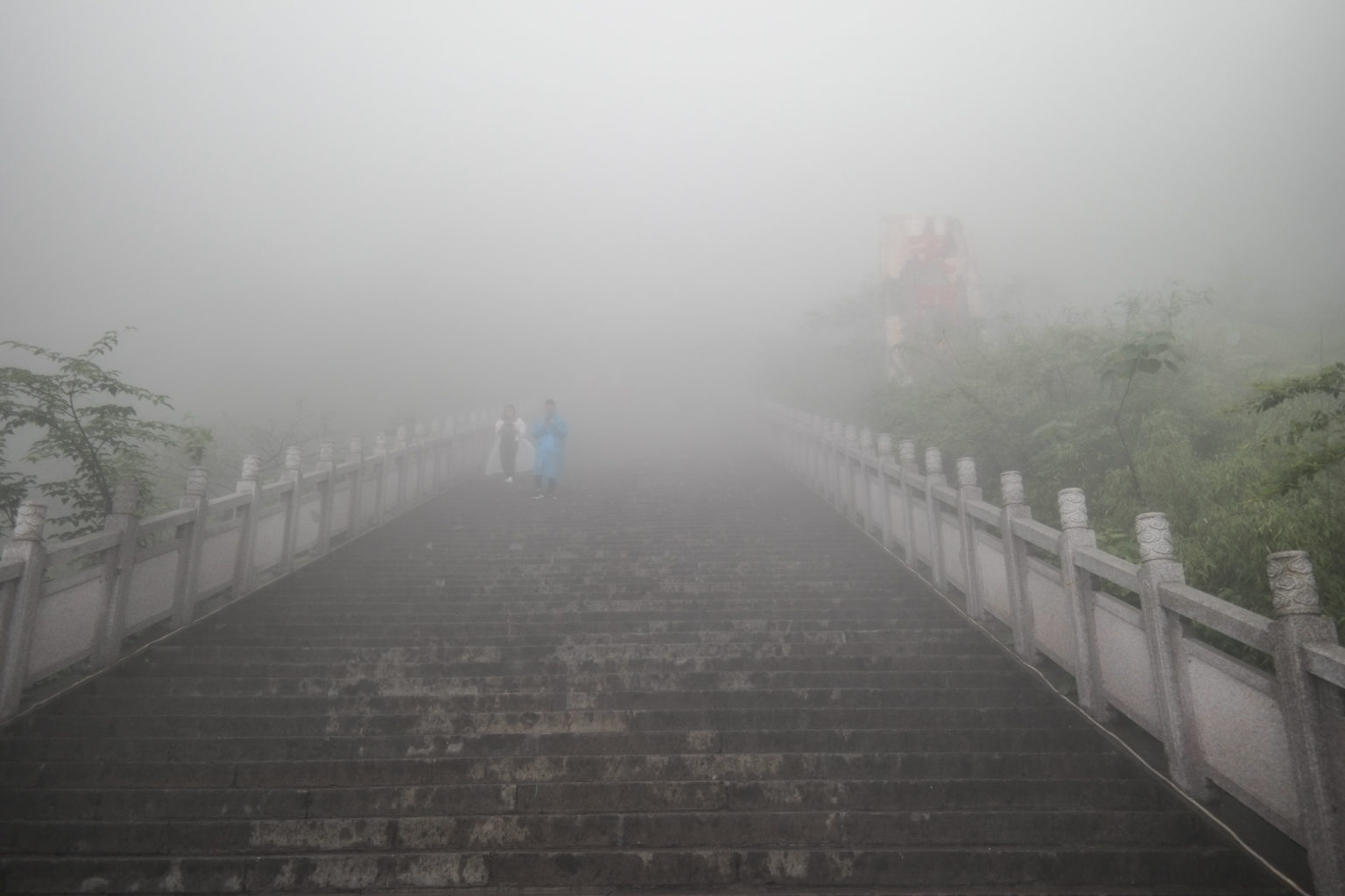 Mgła zasłania górę Tianmen